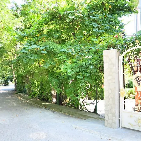Secret Garden House