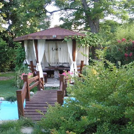 Guest house Secret Garden House 2*