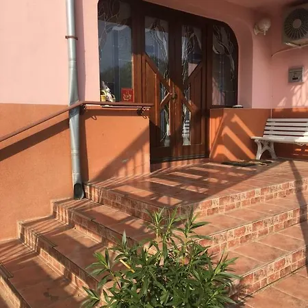 Къща за гости тайната градина 2*