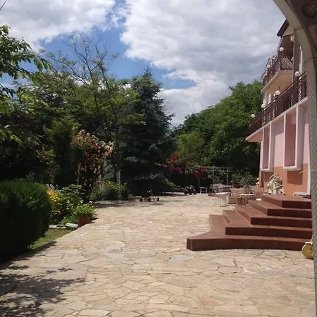 тайната градина Къща за гости Варна