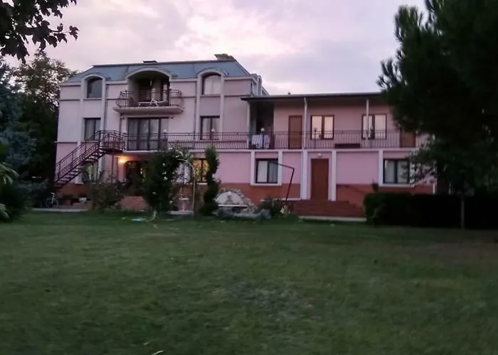 Secret Garden House Pensión 2*